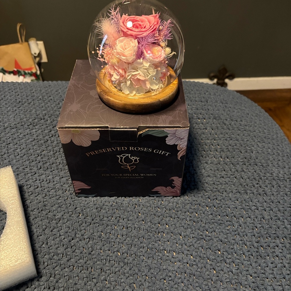 Preserved Roses Gift Box - Picture 5 of 5